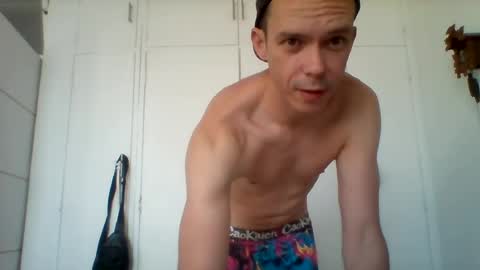 Snapshot of liamrosezn chatting on June 14, 7:10 am LiamRose online show from June 14, 7:10 am
