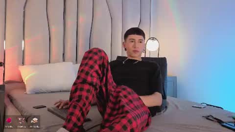 Snapshot of lian_cameron chatting on June 25, 4:12 am lian_cameron online show from June 25, 4:12 am