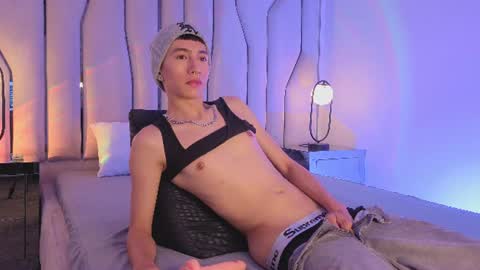 Snapshot of lian_cameron chatting on June 27, 4:28 am lian_cameron online show from June 27, 4:28 am