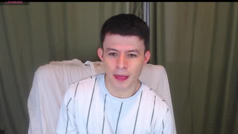 Snapshot of lian_eathan chatting on November 9, 5:44 pm lian_eathan online show from November 9, 5:44 pm