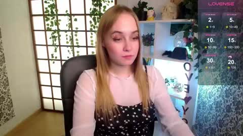 Snapshot of liana_bright chatting on December 11, 5:53 am Liana online show from December 11, 5:53 am