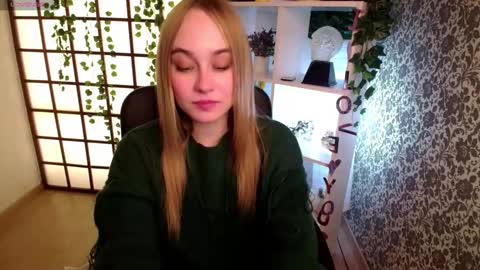Snapshot of liana_bright chatting on December 23, 2:13 am Liana online show from December 23, 2:13 am