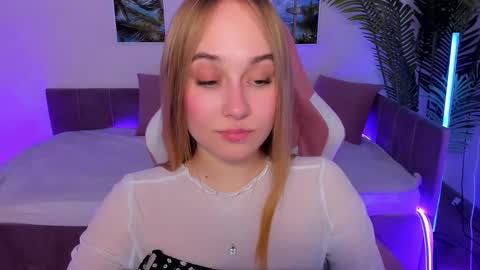 Snapshot of liana_bright chatting on March 6, 11:47 am Liana online show from March 6, 11:47 am