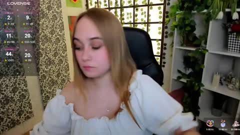 Snapshot of liana_bright chatting on March 9, 5:22 am Liana online show from March 9, 5:22 am