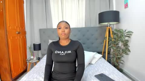 Lianasmith online show from April 5, 1:52 pm