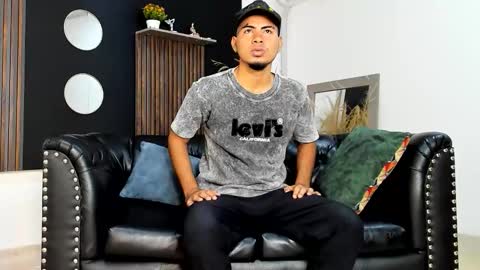 Liang online show from March 23, 11:31 pm