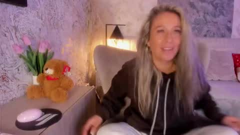 Lian online show from December 21, 12:45 pm