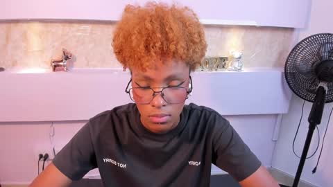 LiannaDixon online show from December 12, 2:22 pm