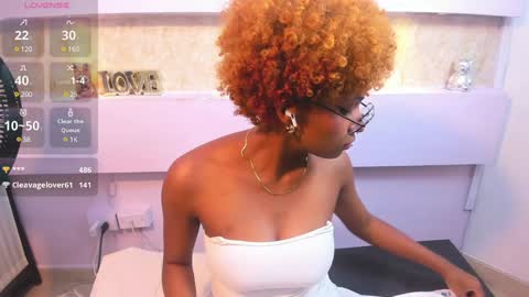 LiannaDixon online show from December 22, 6:26 pm