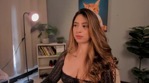 Snapshot of liapearce chatting on May 13, 3:20 pm Lia online show from May 13, 3:20 pm