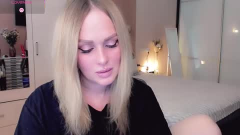 Snapshot of libby_nora chatting on February 19, 10:33 am Libby online show from February 19, 10:33 am