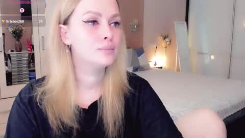 Snapshot of libby_nora chatting on February 20, 8:49 am Libby online show from February 20, 8:49 am