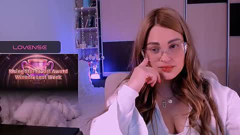 libra_mia online show from February 10, 4:55 pm