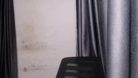 Snapshot of lick_pussyjuice chatting on February 6, 2:11 am kimani online show from February 6, 2:11 am