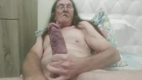 Snapshot of lickittostickit chatting on January 3, 4:44 am lickittostickit online show from January 3, 4:44 am