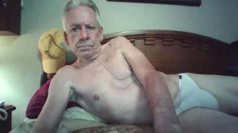 Snapshot of lickmysnowballs chatting on May 10, 3:33 am lickmysnowballs online show from May 10, 3:33 am