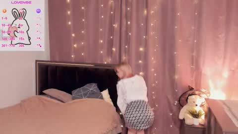 Snapshot of lidiaklemencic chatting on October 13, 7:14 pm Ann online show from October 13, 7:14 pm