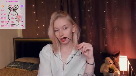 Snapshot of lidiaklemencic chatting on October 16, 7:15 pm Ann online show from October 16, 7:15 pm