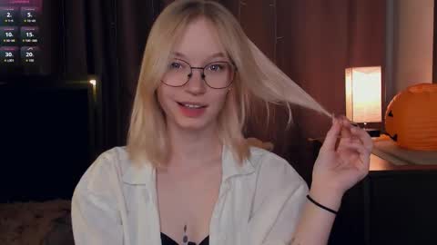 Snapshot of lidiaklemencic chatting on October 21, 7:36 pm Ann online show from October 21, 7:36 pm