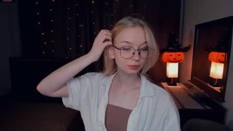 Snapshot of lidiaklemencic chatting on October 29, 7:37 pm Ann online show from October 29, 7:37 pm