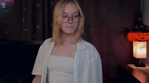 Snapshot of lidiaklemencic chatting on October 30, 7:25 pm Ann online show from October 30, 7:25 pm