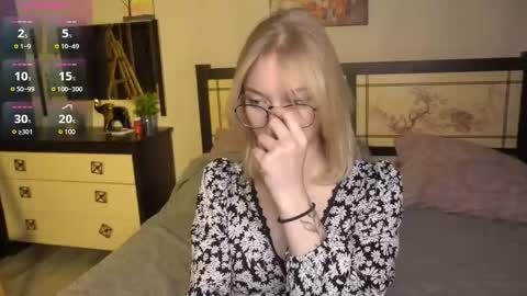 Snapshot of lidiaklemencic chatting on November 7, 8:09 pm Ann online show from November 7, 8:09 pm