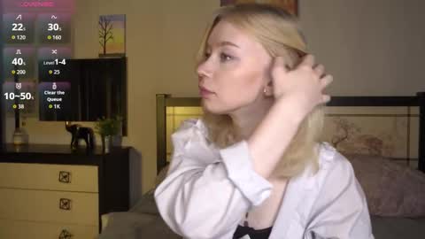 Snapshot of lidiaklemencic chatting on November 13, 8:08 pm Ann online show from November 13, 8:08 pm