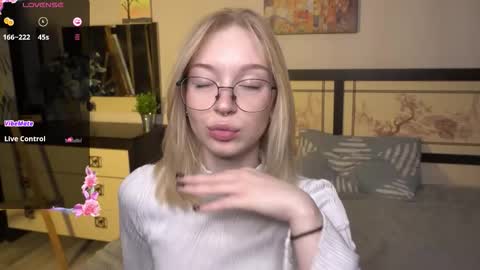 Snapshot of lidiaklemencic chatting on November 20, 9:14 pm Ann online show from November 20, 9:14 pm