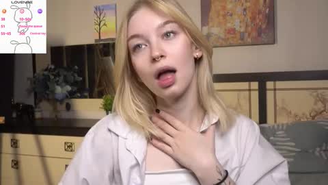 Snapshot of lidiaklemencic chatting on November 22, 7:02 pm Ann online show from November 22, 7:02 pm