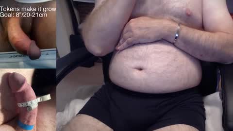 Snapshot of liebestool008 chatting on October 8, 11:41 am 8curve online show from October 8, 11:41 am