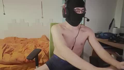 liegar606011 online show from March 5, 11:45 pm