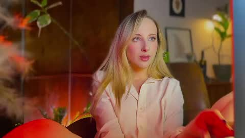 Snapshot of lierie chatting on February 12, 6:14 pm its my birthday today so im offline but id be so happy if you felt like sending me a birthday love while im away online show from February 12, 6:14 pm