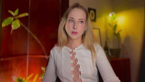 Snapshot of lierie chatting on February 22, 5:22 pm its my birthday today so im offline but id be so happy if you felt like sending me a birthday love while im away online show from February 22, 5:22 pm