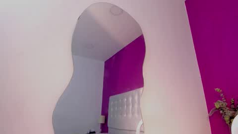 lievelinng online show from September 10, 11:49 pm