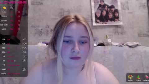 Snapshot of light_lunaa chatting on November 6, 2:29 pm light_lunaa online show from November 6, 2:29 pm