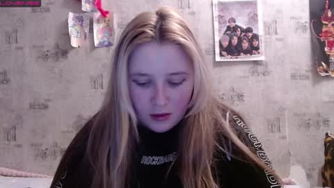 Snapshot of light_lunaa chatting on November 17, 12:44 pm light_lunaa online show from November 17, 12:44 pm