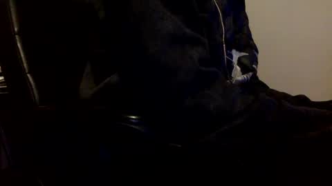 Snapshot of lightskinfreak317 chatting on December 5, 11:40 pm CUM HAVE FUN HELP ME CUM online show from December 5, 11:40 pm