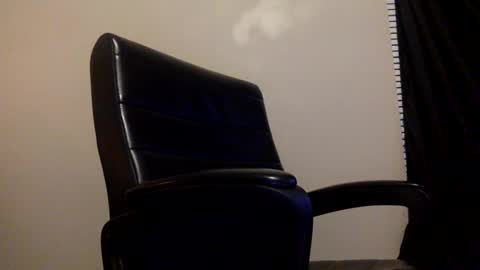 Snapshot of lightskinfreak317 chatting on December 29, 7:28 am CUM HAVE FUN HELP ME CUM online show from December 29, 7:28 am