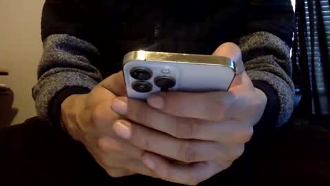 Snapshot of lightskinfreak317 chatting on December 31, 9:06 pm CUM HAVE FUN HELP ME CUM online show from December 31, 9:06 pm