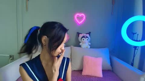 Lihn Pham online show from December 3, 3:25 am