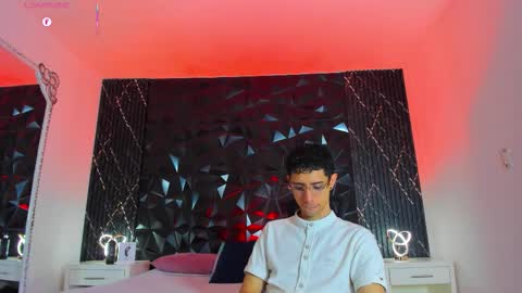 L I I A M online show from September 21, 5:03 pm