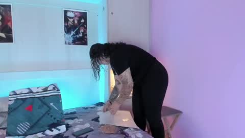         online show from October 3, 11:40 am