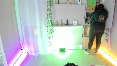         online show from November 21, 11:42 am