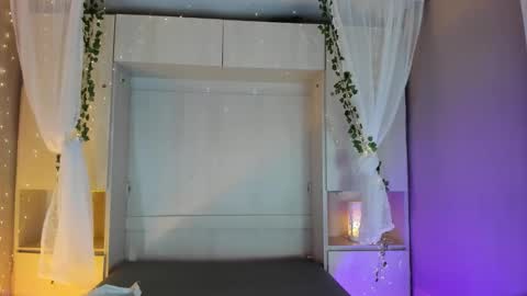         online show from December 18, 11:49 am