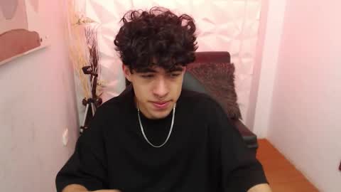 Snapshot of liil_boy chatting on October 14, 4:02 am Lil Boy- online show from October 14, 4:02 am