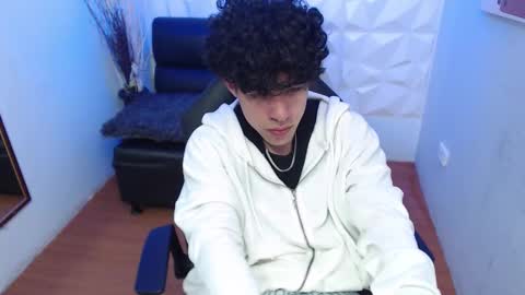 Snapshot of liil_boy chatting on October 29, 3:53 am Lil Boy- online show from October 29, 3:53 am