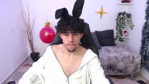 Snapshot of liil_boy chatting on December 17, 12:44 pm Lil Boy- online show from December 17, 12:44 pm