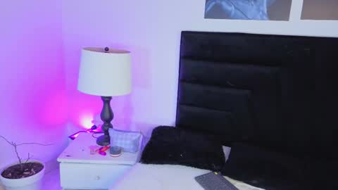 liilithstone online show from February 6, 1:14 pm