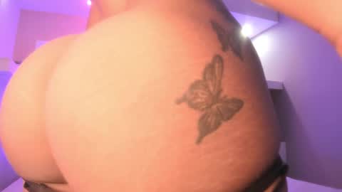 Snapshot of liizjones chatting on December 13, 8:47 pm LiizJones online show from December 13, 8:47 pm