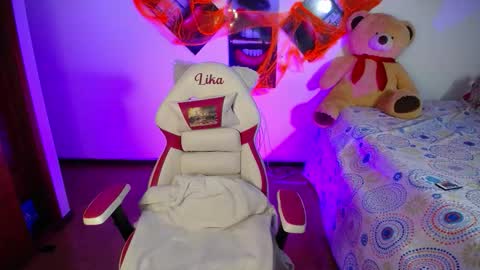 Liika  online show from November 3, 2:46 am